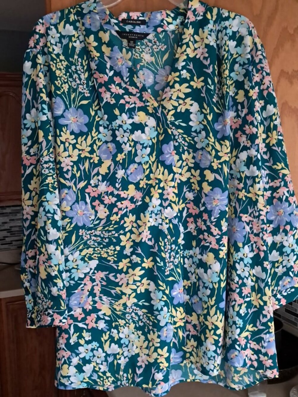 WOMENS TOP CAROLINE INVESTMENTS